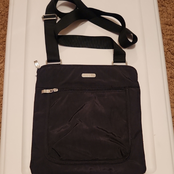 Baggallini Handbags - Baggallini Black Crossbody Bag